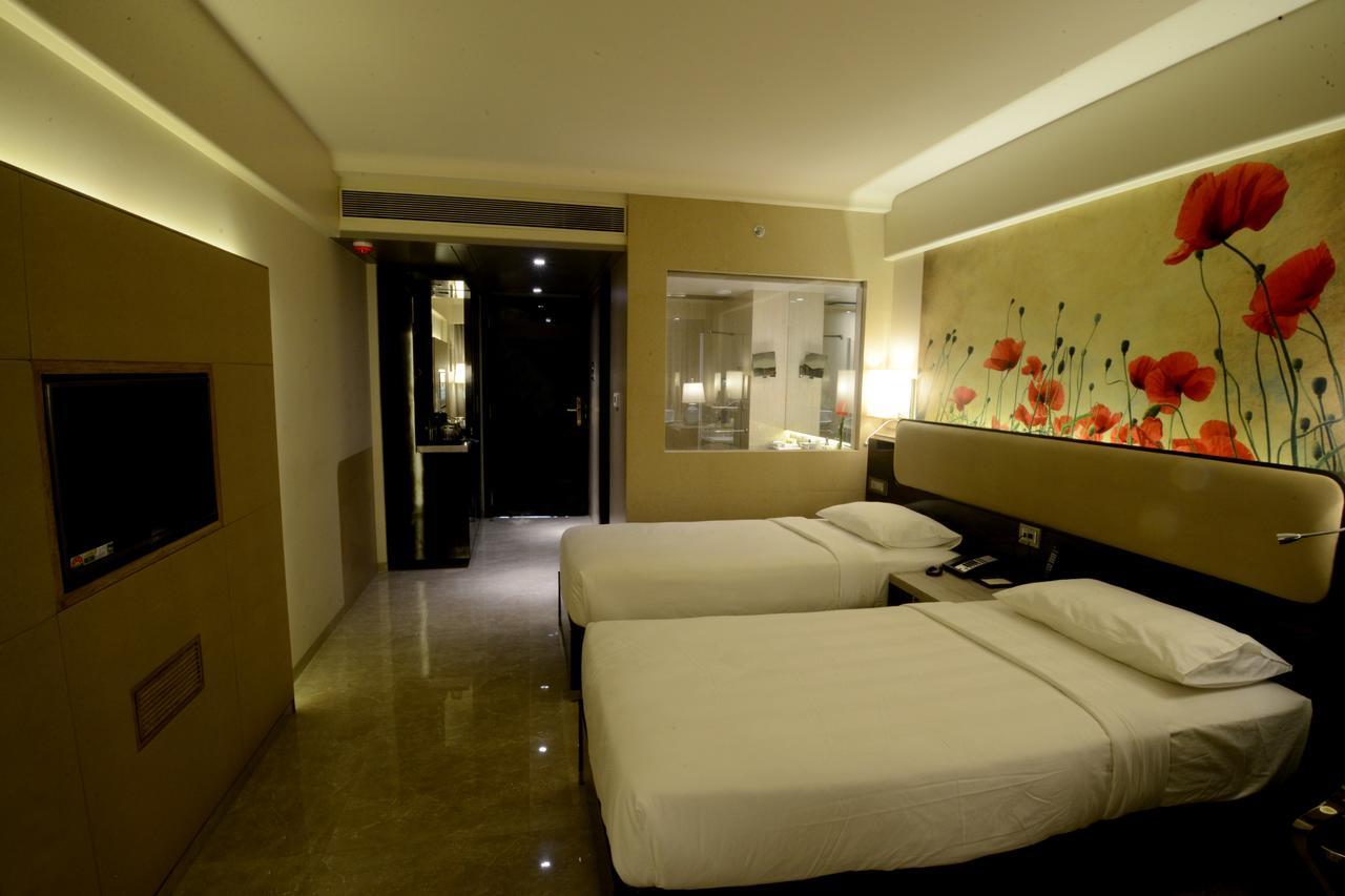 Sai Palace Grand, Malad Мумбаи Экстерьер фото
