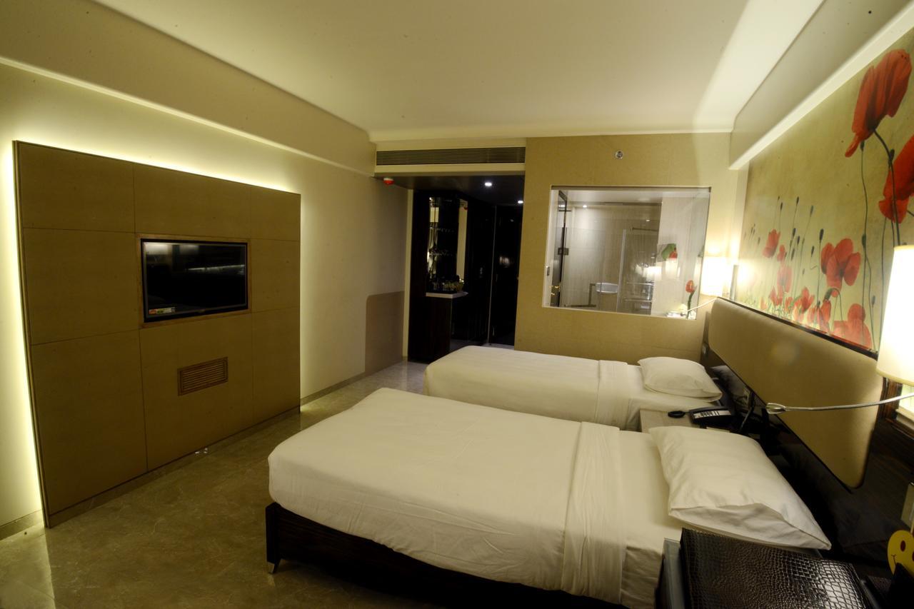 Sai Palace Grand, Malad Мумбаи Экстерьер фото