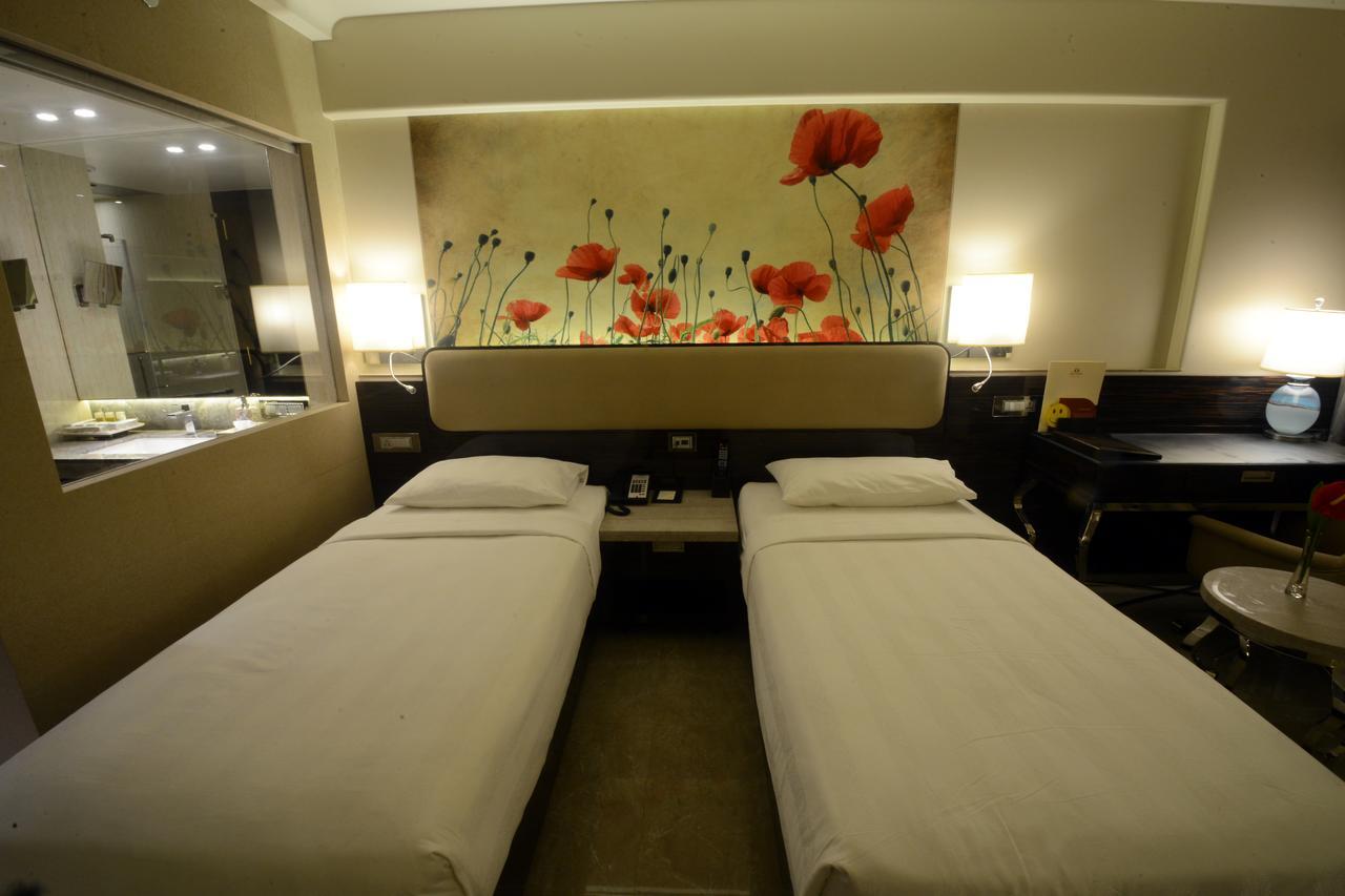 Sai Palace Grand, Malad Мумбаи Экстерьер фото