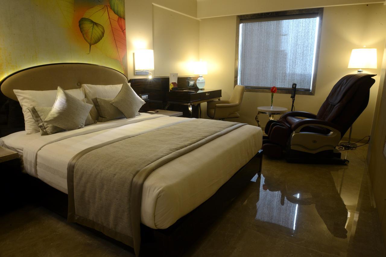 Sai Palace Grand, Malad Мумбаи Экстерьер фото