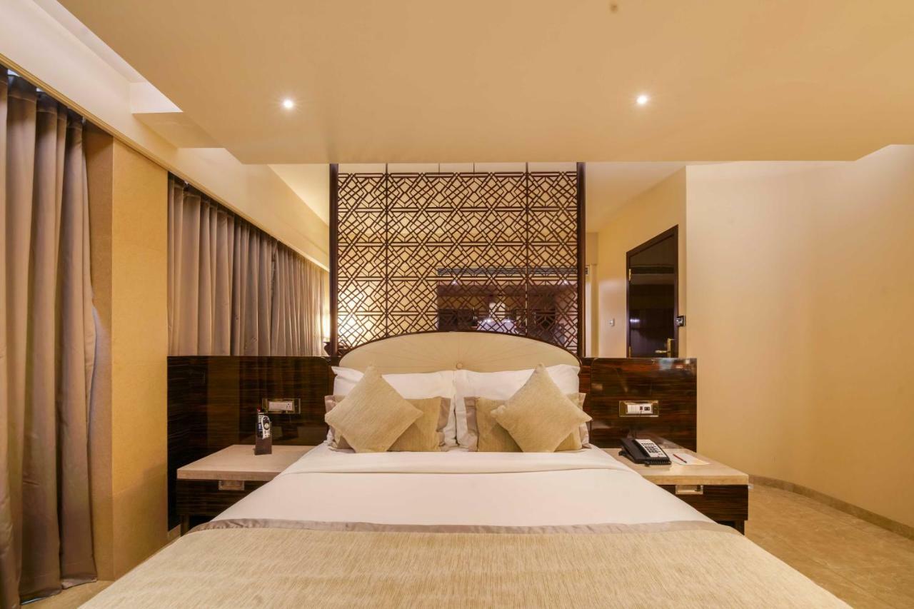 Sai Palace Grand, Malad Мумбаи Экстерьер фото