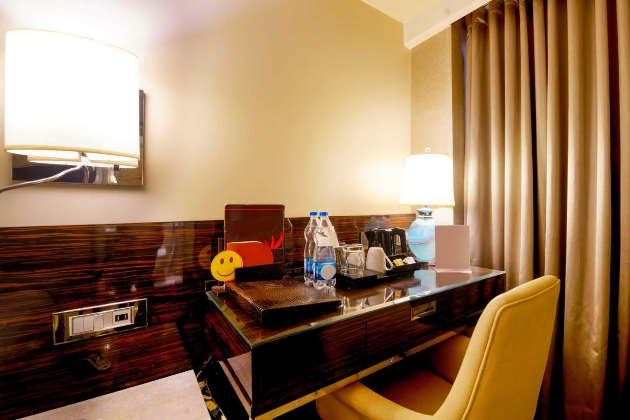 Sai Palace Grand, Malad Мумбаи Экстерьер фото
