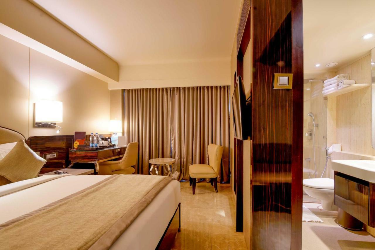 Sai Palace Grand, Malad Мумбаи Экстерьер фото