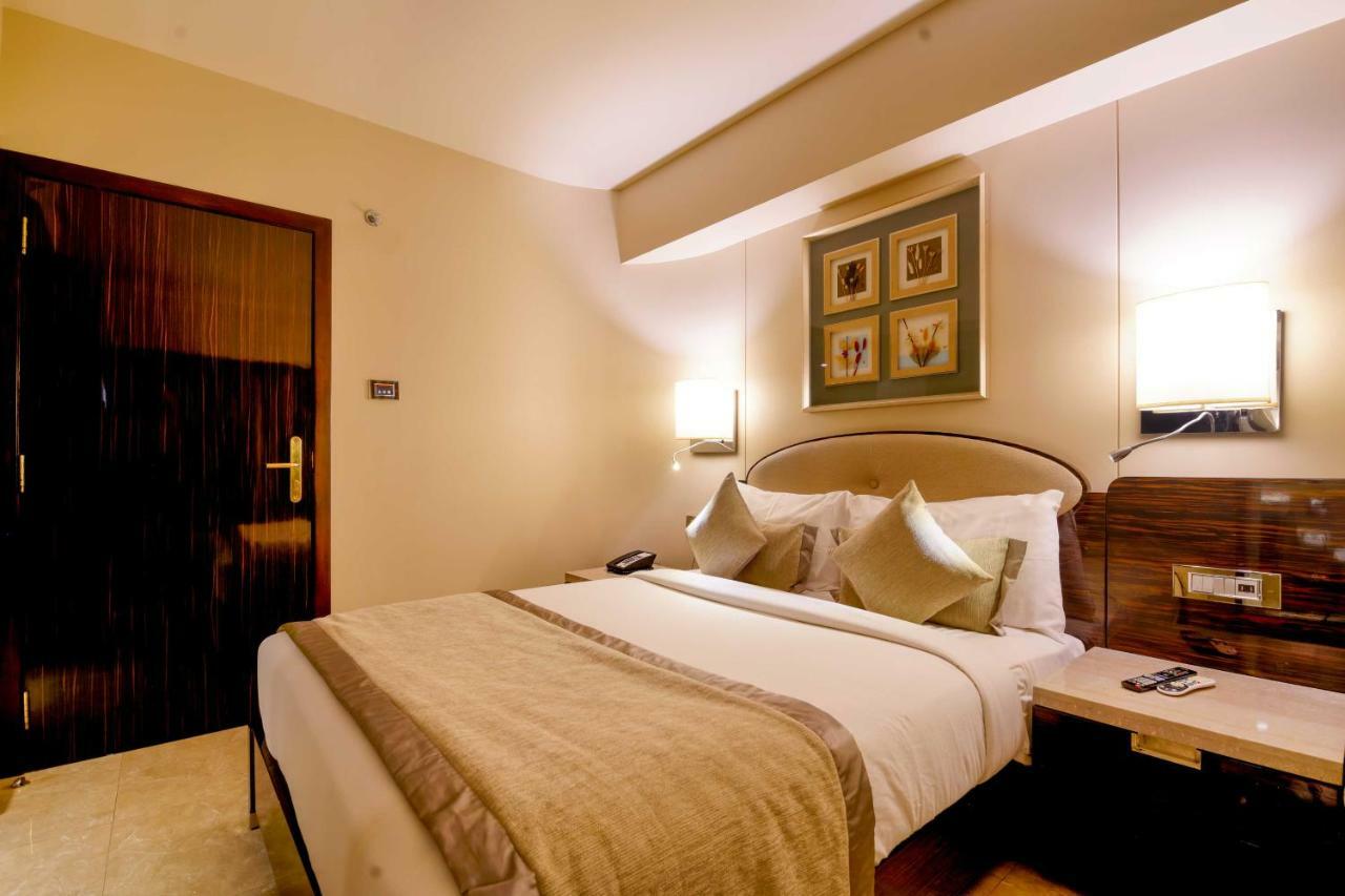 Sai Palace Grand, Malad Мумбаи Экстерьер фото